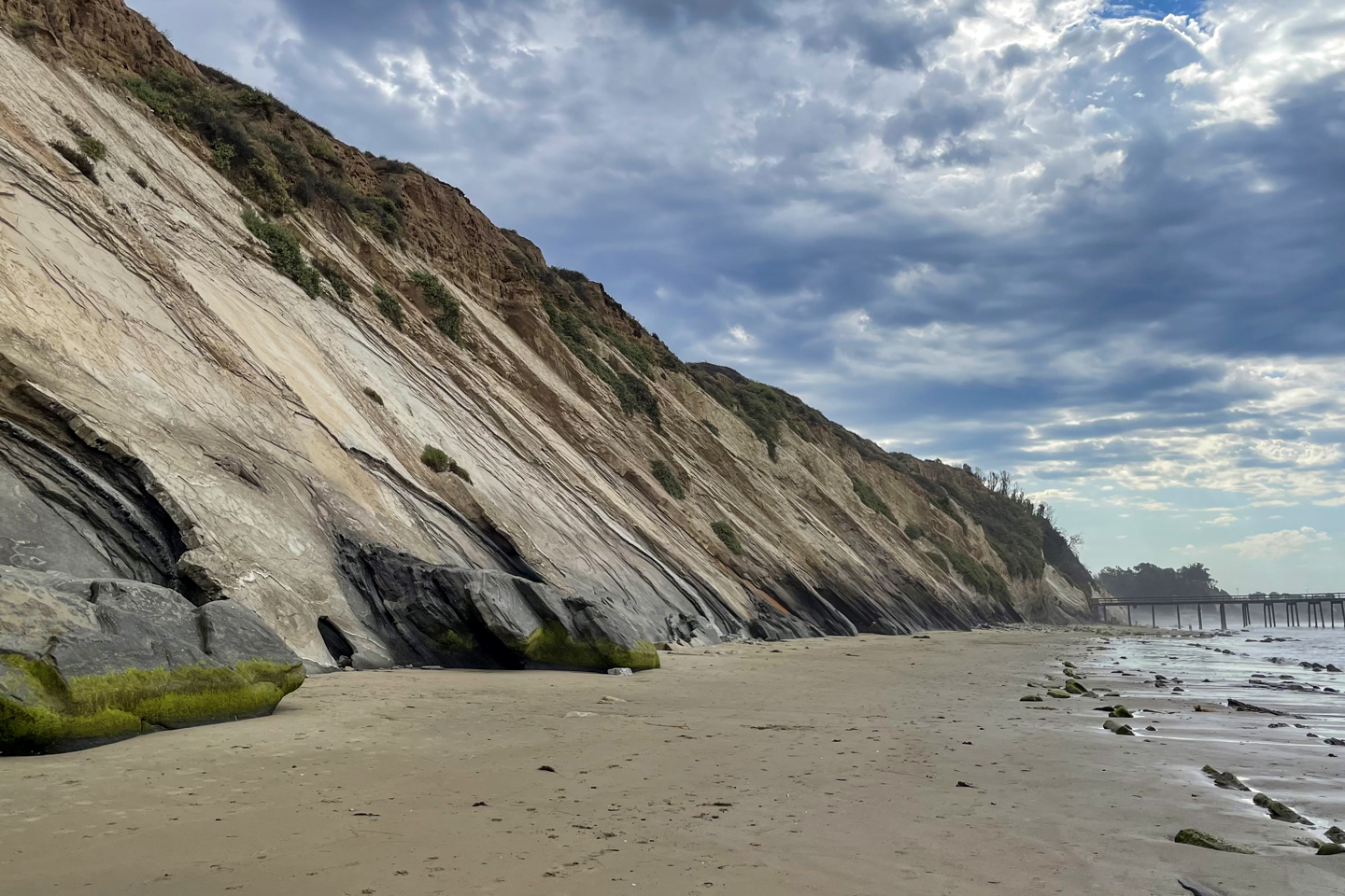 Image of cliffs from Tetra Tech RPS Energy N364 field trip (California, USA)